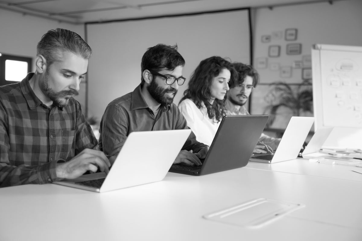 startup-team-collaborating startup-team-collaborating